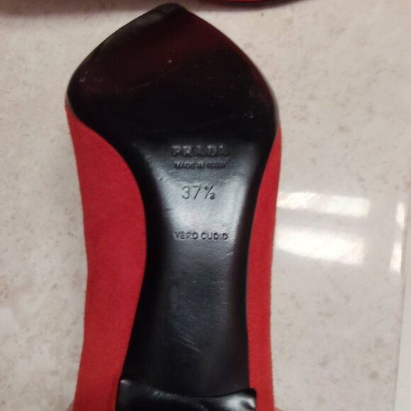 Size 7.5 Red Suede Prada Kitten Heel Pumps NEVER Worn, Pointy Toe with Buckle - Picture 6 of 6